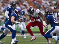 开云体育登录-杜兰特成为胜负手，雄鹿击溃深圳队，一场跨越时空的篮球想象