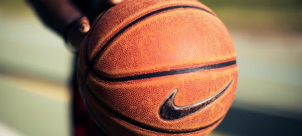 开云体育中国-羽球新纪元，中国队完胜日本队，李梓嘉刷新纪录书写传奇