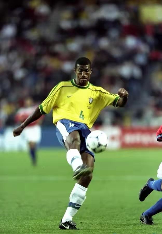 包含盘点球员最佳表现，各路英雄辈出的词条