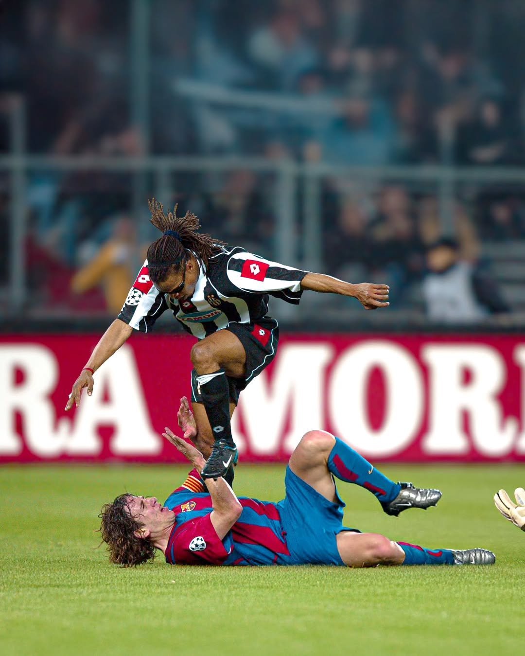 尤文图斯将冒险派遣年轻球员对阵巴塞罗那的简单介绍