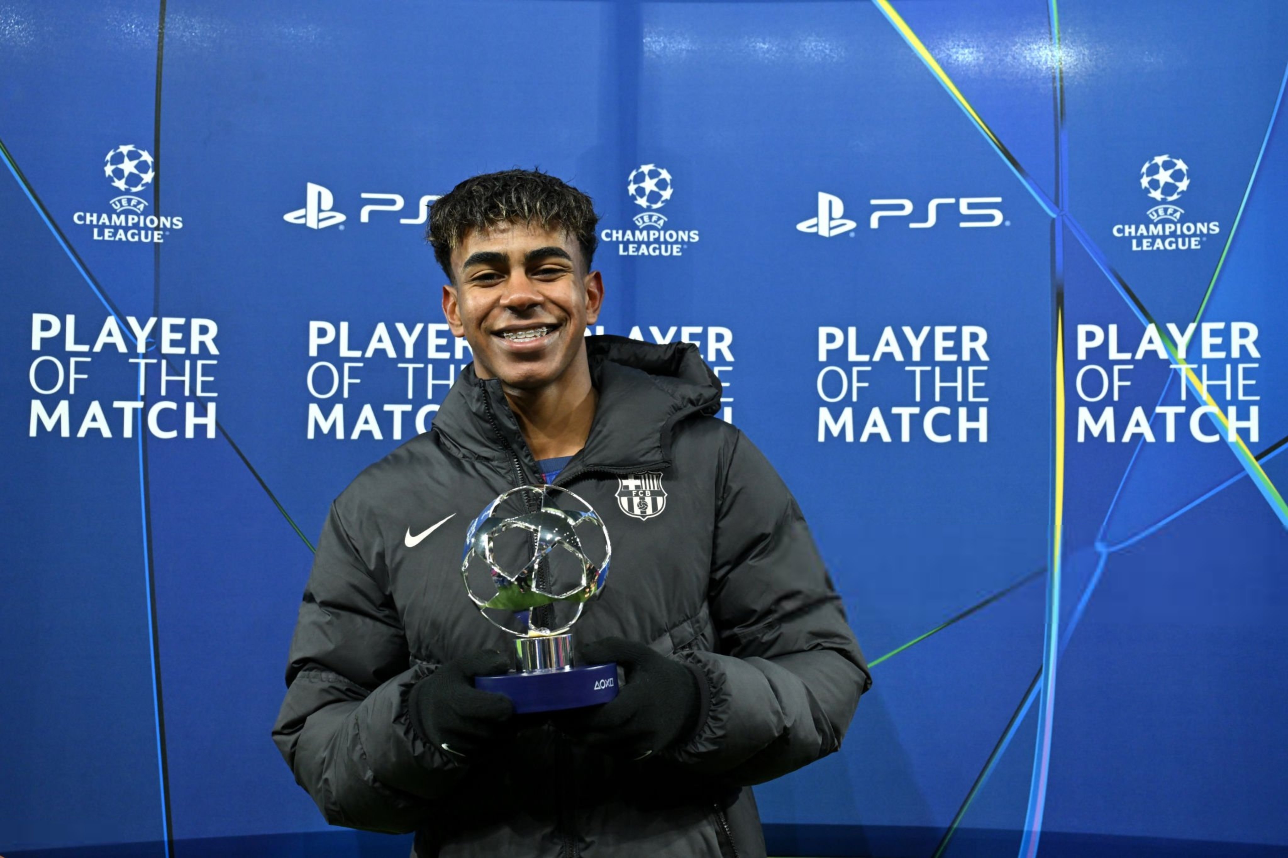 欧冠巴萨踢平贝西克塔斯，小组赛领跑