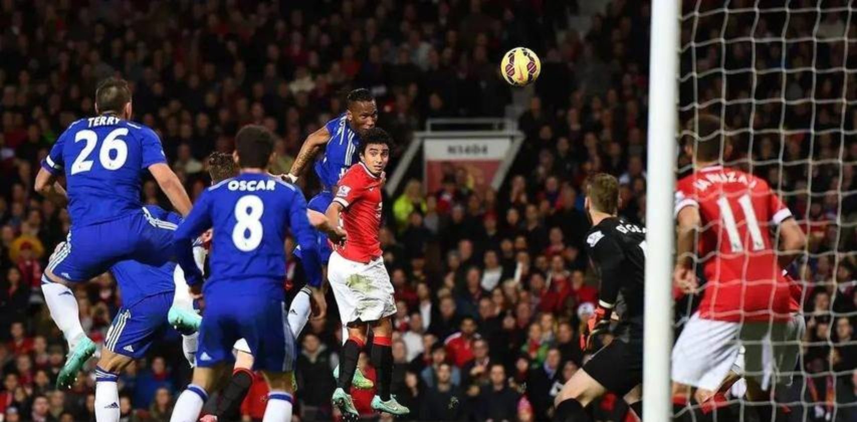 曼联球员表现低迷，球迷情绪起伏不定