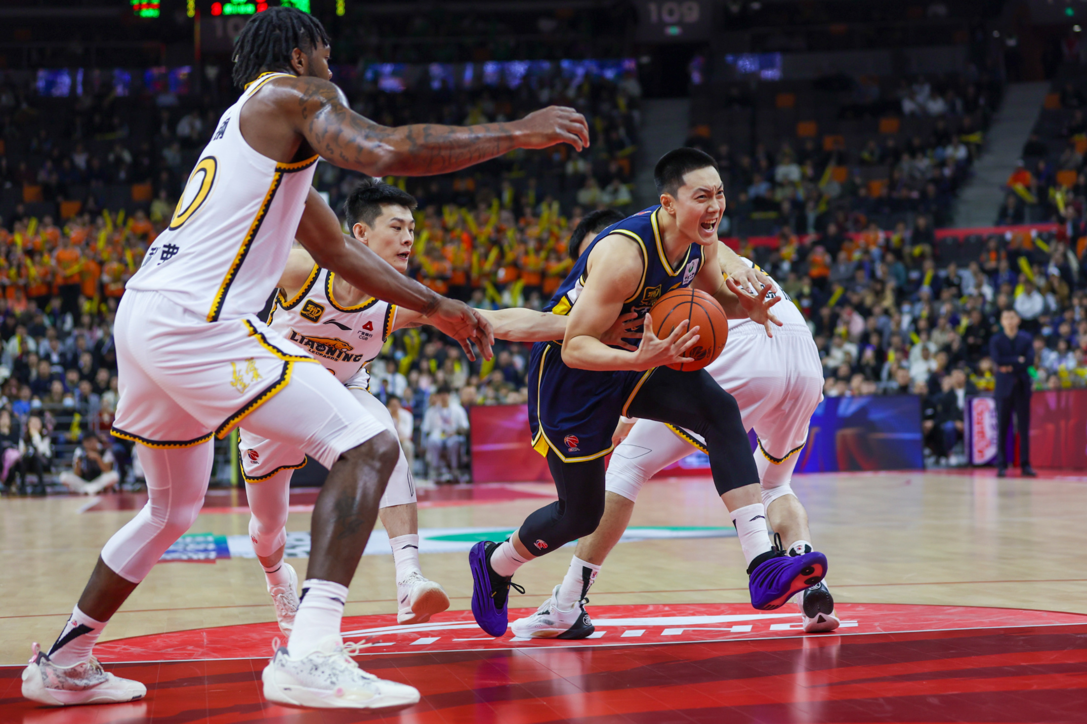 球队实力爆发,战胜强敌在竞技场上 球队实力爆发,战胜强敌在竞技场上