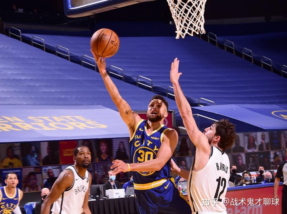 包含篮网B队轻取雄鹿B队，莫里斯三分雨点燃全场的词条