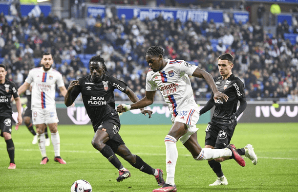 里昂战胜对手,稳居法甲第三位置的简单介绍 里昂战胜对手,稳居法甲第三位置的简单介绍