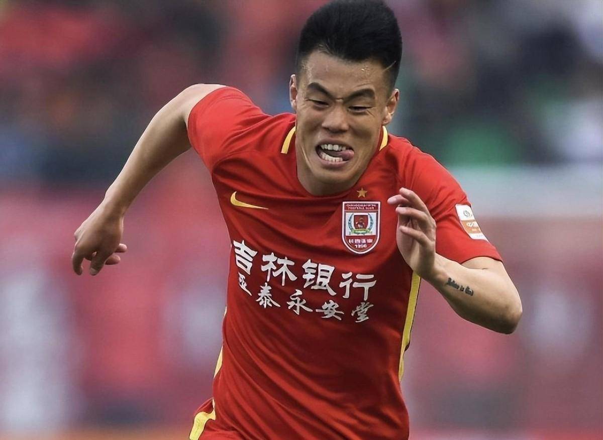 关于战术调整带来胜利,教练团队赢得赞誉的信息 关于战术调整带来胜利,教练团队赢得赞誉的信息