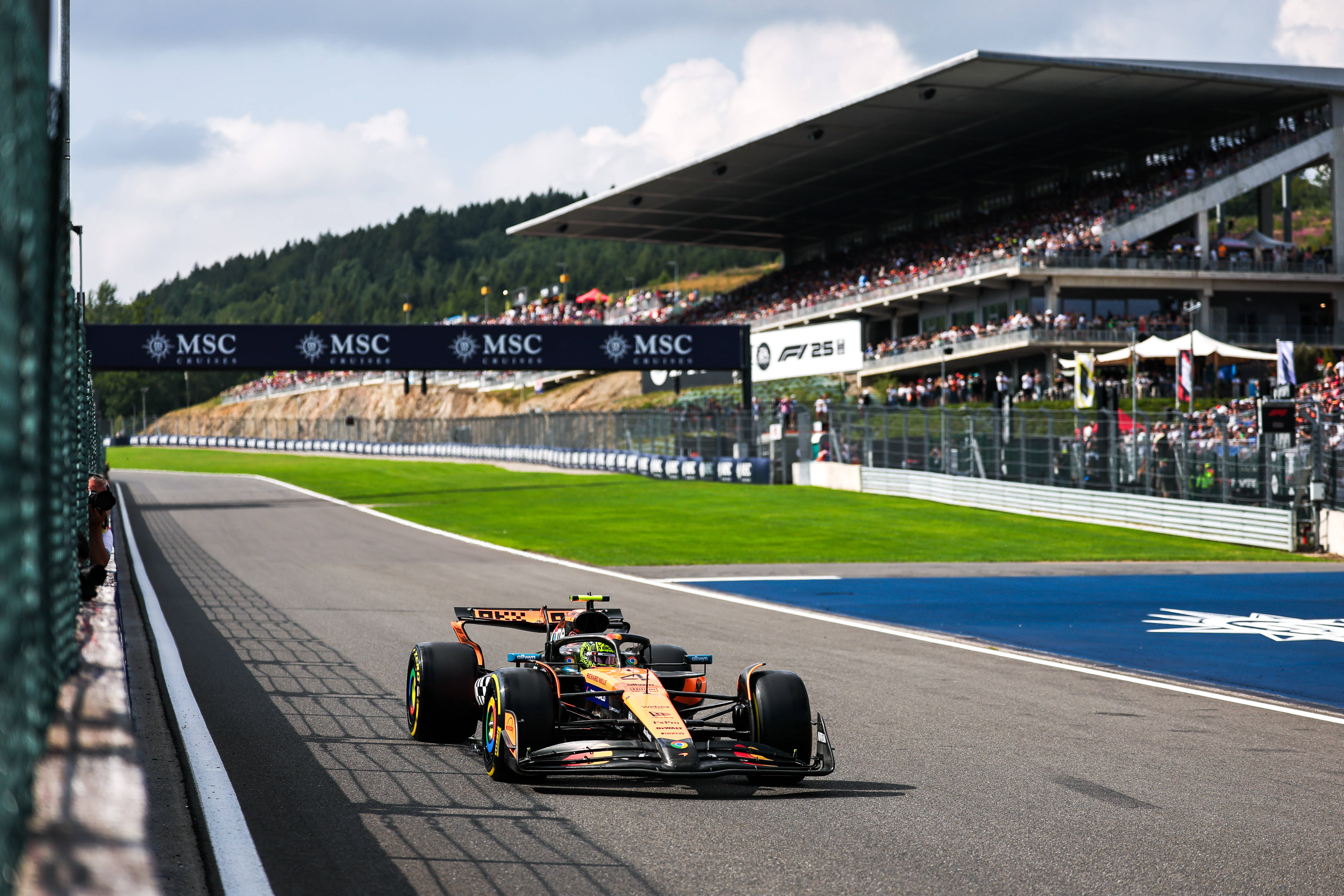 迈凯伦横扫索伯车队,汉密尔顿刷新纪录的简单介绍 迈凯伦横扫索伯车队,汉密尔顿刷新纪录的简单介绍