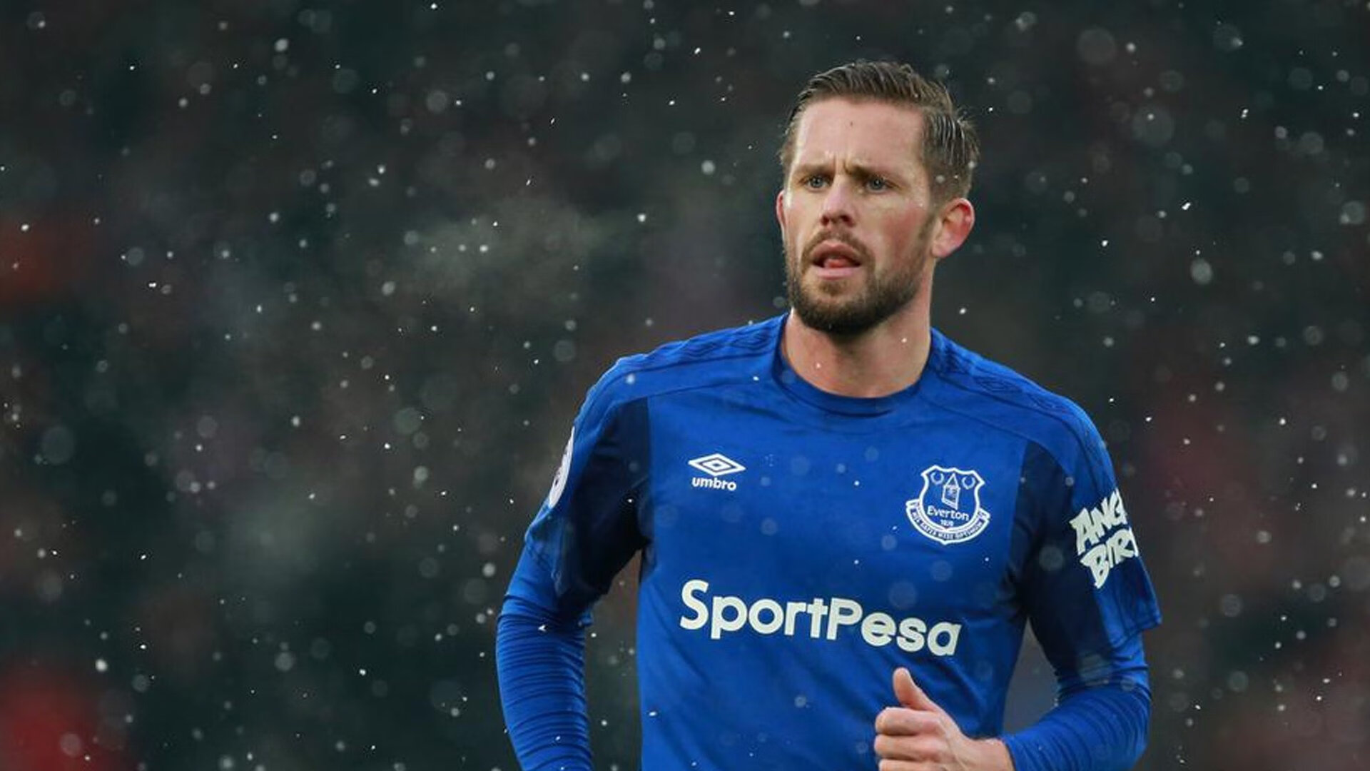 当梅西在世界杯加时起舞，C罗于英超赛场接管争冠—足球的双子星时代从未落幕